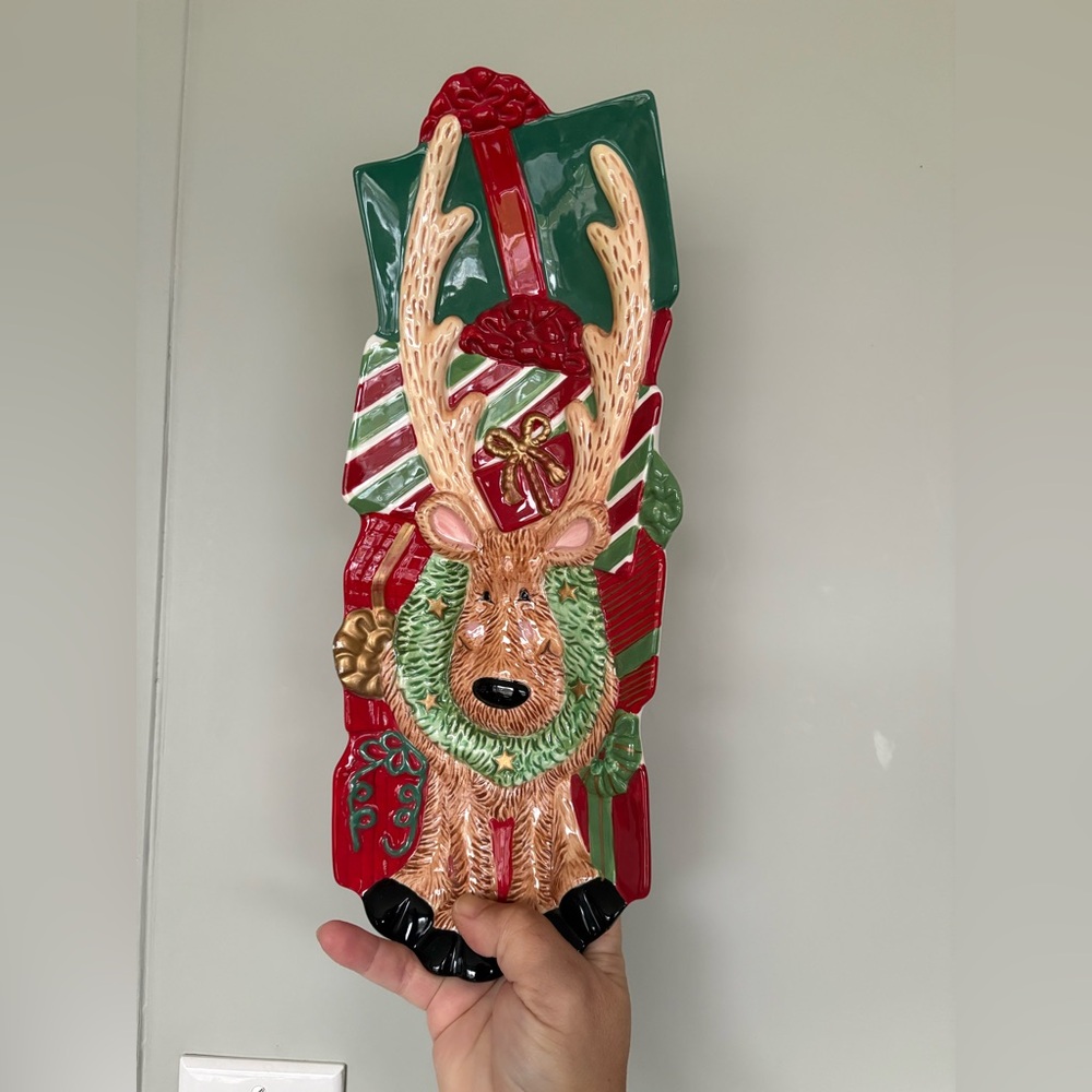 Fitz and Floyd Holiday Reindeer Plaque in Red, Green, and Gold